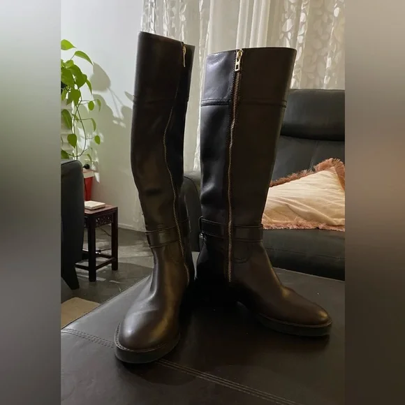 Coach Brown Boots size 5 - Picture 4 of 9